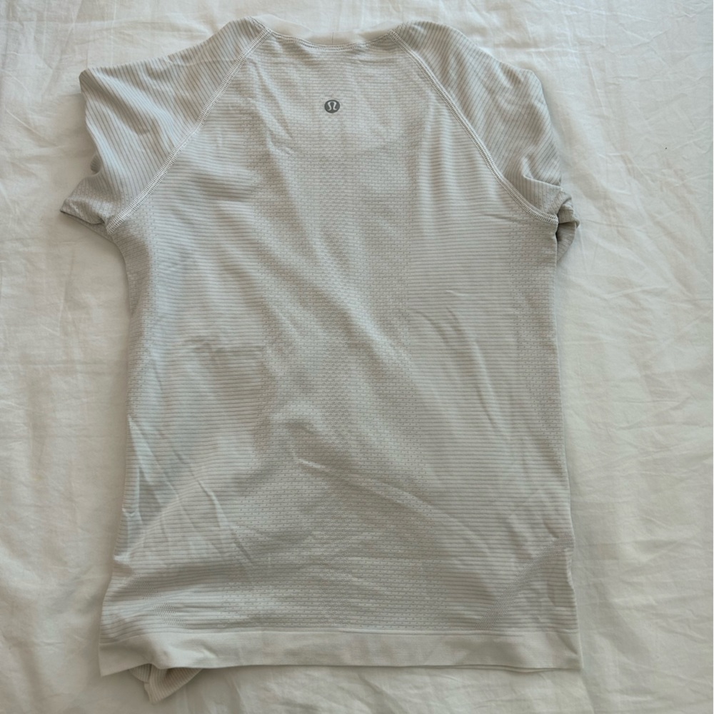 Lululemon Swiftly Tech Long Sleeve Race Length in White, size 4 - Picture 3 of 5